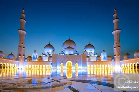 Abu Dhabis Magnificent Grand Mosque Stock Photo