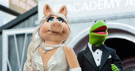 Miss Piggy And Kermit The Frog Break Up And Prove Love Is A Myth