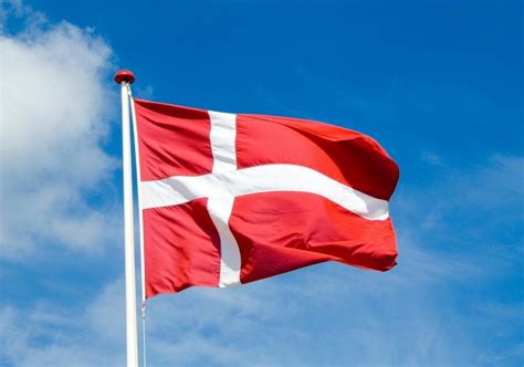 Male dieses tolle ausmalbild online an, oder. Der Dannebrog - Die Flagge von Dänemark