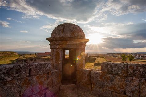 Onde comer e onde dormir na Aldeia Histórica de Almeida  Aldeias