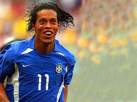 All Football Players Ronaldinho Hairstyle Images 2012