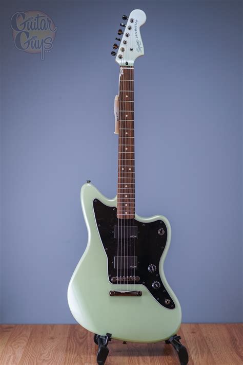 The fender jazzmaster is an electric guitar designed as a more expensive sibling of the fender stratocaster. Squier CONTEMPORARY ACTIVE JAZZMASTER HH ST (Surf Pearl ...