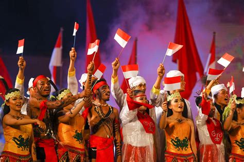 Dalam bidang bahasa, kebudayaan daerah yang berwujud dalam bahasa daerah dapat memperkaya perbedaharaan istilah dalam bahasa indonesia. Sedekah Rame, Adat Petani Suku Lahat Provinsi Sumatera Selatan - Srivijaya.id