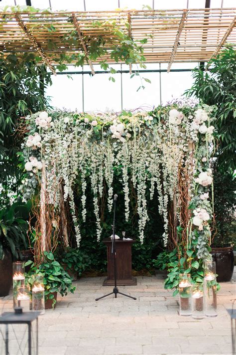 Green And White Floral Wedding Arch Altares De Boda Ceremonias De