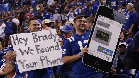 Colts fans mock Tom Brady with DeflateGate jokes, thunderous boos - SBNation.com