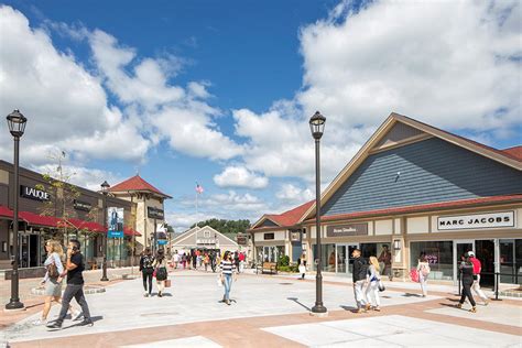 Woodbury Common Premium Outlets New York Stores Iucn Water