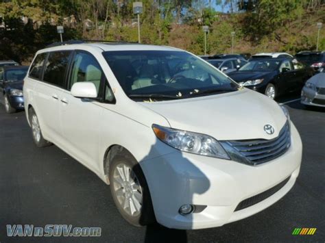 2011 Toyota Sienna Limited Awd In Blizzard White Pearl Photo 6