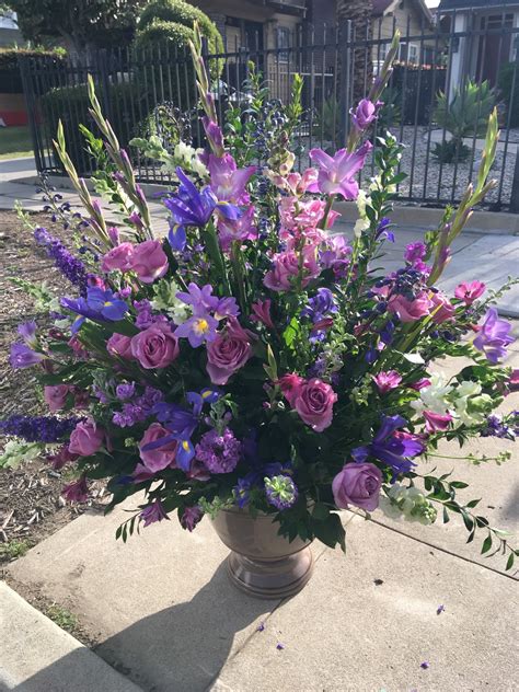 The community of the c.g. LUSH LAVENDER in Los Angeles, CA | FLOWERS PRONTO