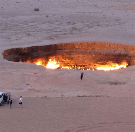 Turkmenistan Seit Jahrzehnten Brennt Ein Krater In Der Wüste Welt