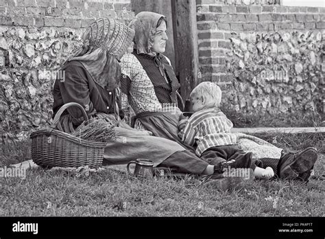 Working Class Victorian Women Hi Res Stock Photography And Images Alamy