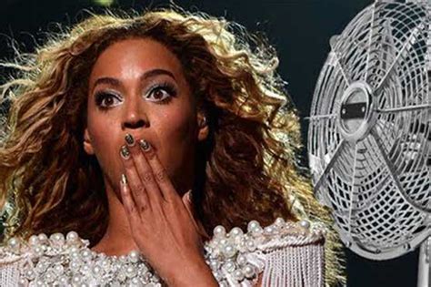 Beyonces Hair Caught In Fan During Concert