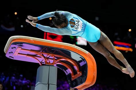 Simone Biles Us Women Lead Gymnastics Worlds Qualifying