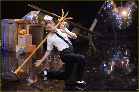 derek hough dances solo for the first time in 23 years on dwts finale video photo 4503193