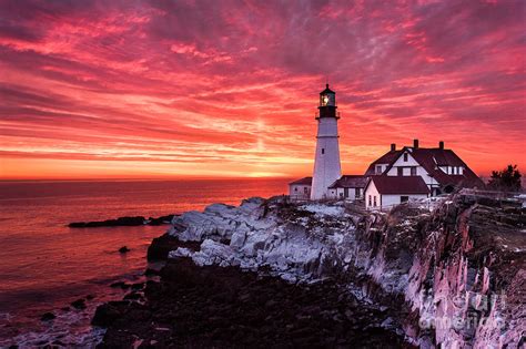 Sunrise At Portland Head Lighthouse Photograph By Benjamin Williamson