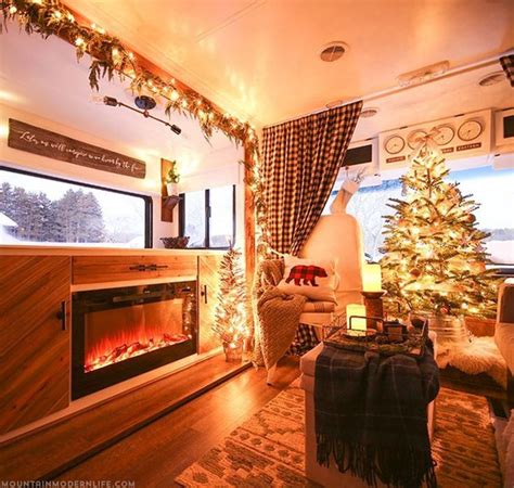 35 Stunning Christmas Tiny Houses Decor Ideas For Wonderful Houses Natale