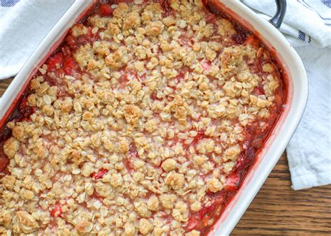 She has graciously shared the rhubarb crunch recipe for me to post here for all of you to enjoy. Strawberry Rhubarb Crunch | barefeetinthekitchen.com