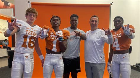 Texas Longhorns Recruiting News Qb Arch Manning Is In Texas And In A Longhorns Uniform