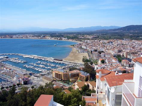Rosas, hat über 20.000 einwohner und liegt in der provinz girona. Rosas (Costa Brava) 65 ans - Voyages Buchard