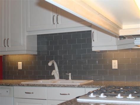 These subway tiles are perfect for kitchen backsplashes, wall tiling, fireplaces and a multitude of other interior applications. New Grey and White Backsplash | Kitchenzo.com