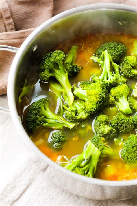 Creamy Broccoli White Bean Soup