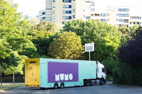 À Bord Du Mumo Le Musée Mobile Qui Met Le Centre Pompidou Sur Les