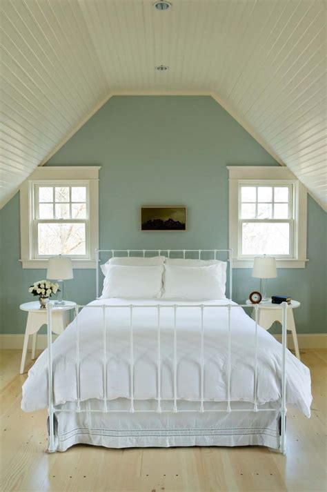 This large master suite features an intricate vaulted ceiling and nautical window small master bedroom remodel. 33 Stunning master bedroom retreats with vaulted ceilings