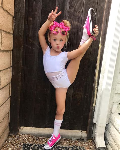 everleigh rose on instagram “leg holds all day everyday💓 🏻 leo fivedancewear” everleigh