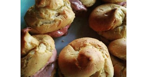 Rasa pisang yang legit, ditambah tepung bumbu pisang yang renyah dan ditaburkan coklat serta keju, membuat camilan yang satu ini semakin luar biasa. Resep Sus es krim oleh riri - Cookpad