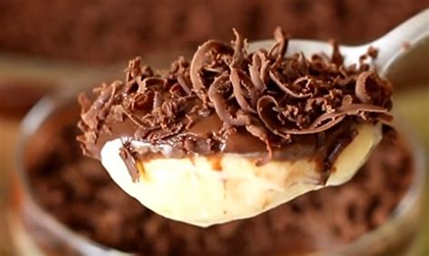 Despeje a mousse de macadâmia por cima do bolo e espalhe bem. Mousse de maracujá e chocolate - Amando Cozinhar: Receitas ...