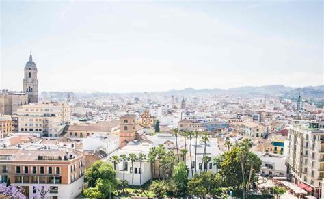 Damit steht auch der tourismus für die beliebte urlaubsinsel mallorca auf die inzidenz klettert weiter. Inzidenz > 1.000: Málaga schließt nicht-essentielle ...