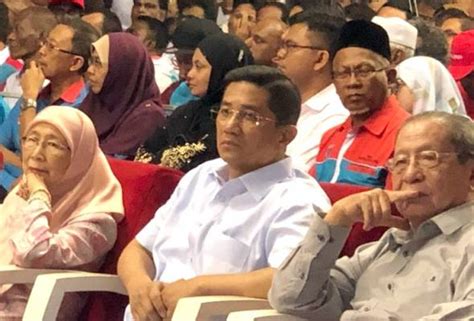 Born 25 august 1964) is a malaysian politician, who is the current minister of economic affairs and a former menteri besar (chief minister) of selangor. DIALOG RAKYAT: Kemenangan Streram di Rantau tidak mustahil ...
