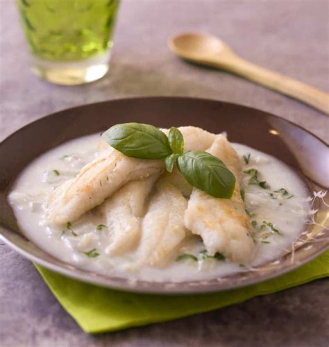 Filets de merlan au lait de coco basilic et gingembre frais