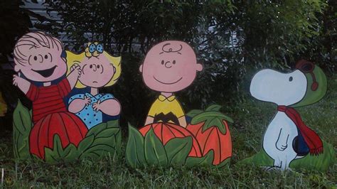 Peanuts Charlie Brown Halloween Great Pumpkin Yard Art Display
