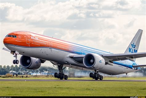 Ph Bva Klm Boeing 777 300er At Amsterdam Schiphol Photo Id 959813