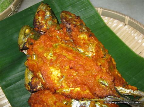 Kisar bahan yang bertanda sehingga lumat dengan air yang sedikit sahaja sekadar untuk menggerakkan mesin.letak bahan kisar dalam periuk. Phong Hong Bakes and Cooks!: Ikan Percik Merah