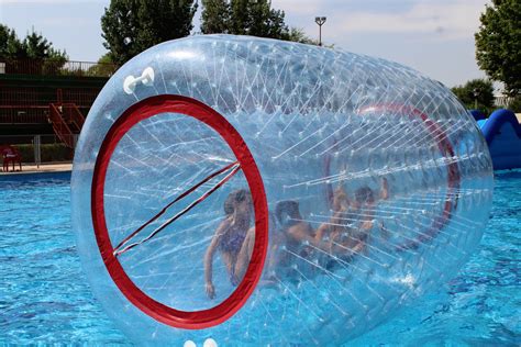 Cientos De Niños Disfrutaron De Los Juegos De Agua En La Piscina
