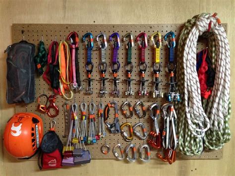 Climbers getting pumped to climb at mission cliffs | © maria ly/flickr. Ukc articles - ten top tips for buying rock shoes | Zozeen