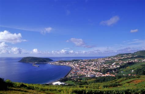 It is an ultra peripheral area of the european union. AZORES - 3 ISLANDS - tapetevoador