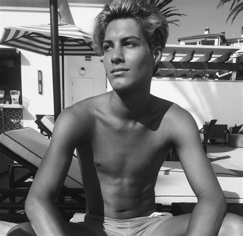 Consulta Esta Foto De Instagram De Mvxwxll Me Gusta Attractive Men Summer Time Photo
