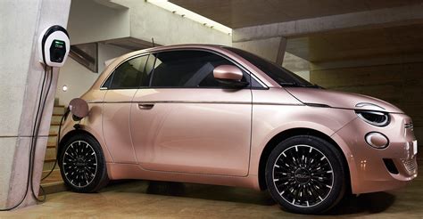 The Strange Fiat 500e 3 1 Electric Car Electric Hunter