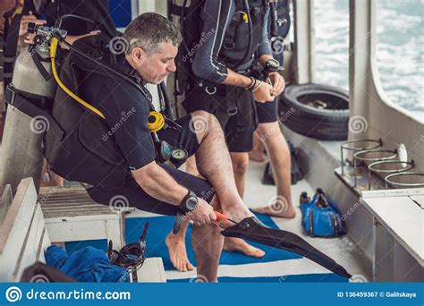 Diver Preparing To Dive Into The Sea Stock Image Image Of Instructor