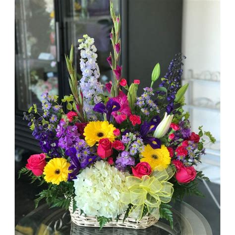 Order food online at flower city restaurant, fresno with tripadvisor: Deluxe Designers Choice Basket Elegant Flowers: Fresno ...