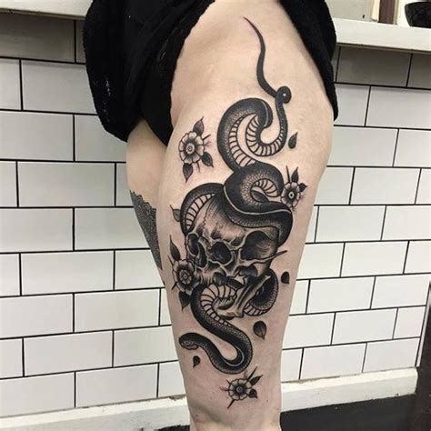 It is just unique with two snakes presenting the death cycle. 35+ Amazing Skull And Snake Tattoos