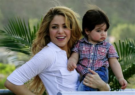 Shakira Y El Pequeño Milan Acompañan A Piqué En El Amistoso De Eeuu