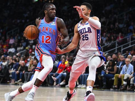 Trae young born 19th september 1998, currently him 22. NBA 76ers vs Hawks: Ben Simmons' new Rookie of the Year ...