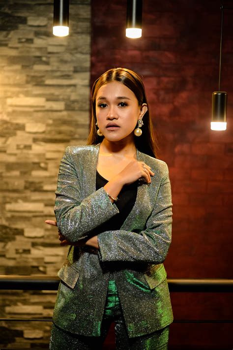 Ku bersuara saat kau berikan derita. Ernie Zakri Lancar Single Terbaru KU BERSUARA | Sensasi ...