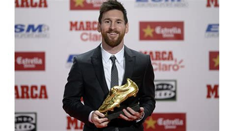 golden shoe award messi equals ronaldo s record