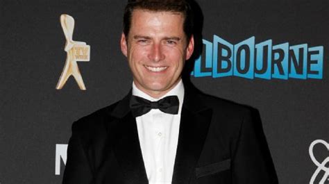 karl stefanovic australian tv anchor wears same suit for full year
