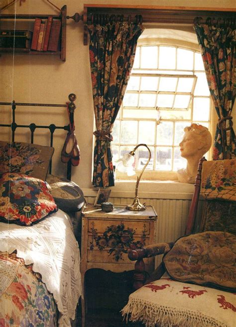 Including antique bedside tables, antique wardrobes, antique stools, antique dressing tables etc etc. Rustic Vintage Bohemian Bedroom Decorations Ideas 16 ...