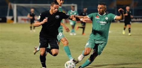 لاعب بيراميدز المصري يصفع نفسه بعد إهدار ركلة ترجيحية أمام الرجاء المغربي. بيراميدز يتعادل مع الرجاء المغربي سلبيا في نصف نهائي ...